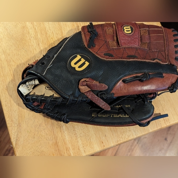 Wilson Accessories Wilson Elite A2477 Softball Glove 3 Right Hand